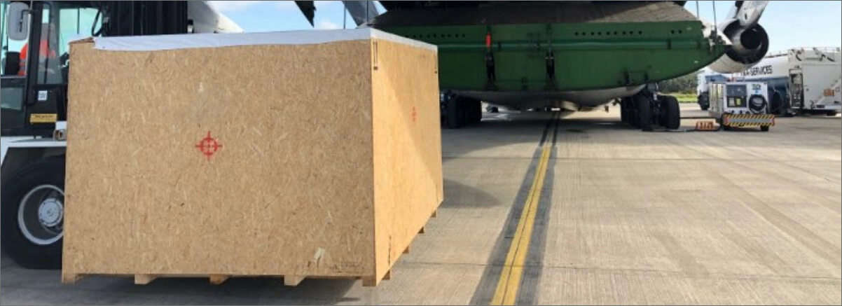 DEUFOL-Exportverpackung wird von Transportfahrzeug befördert