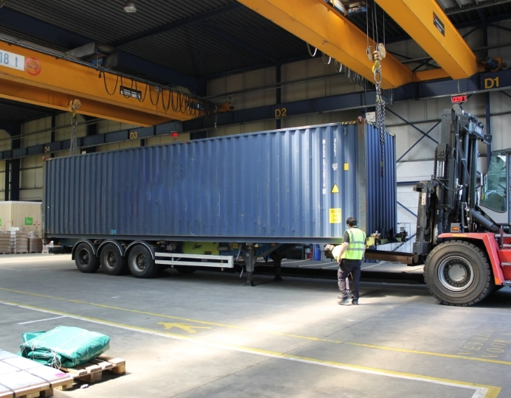 Seecontainer wird am DEUFOL-Standort Lier transportiert
