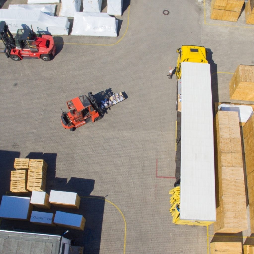 DEUFOL-Gefahrgutservice beim Verladen von Gütern